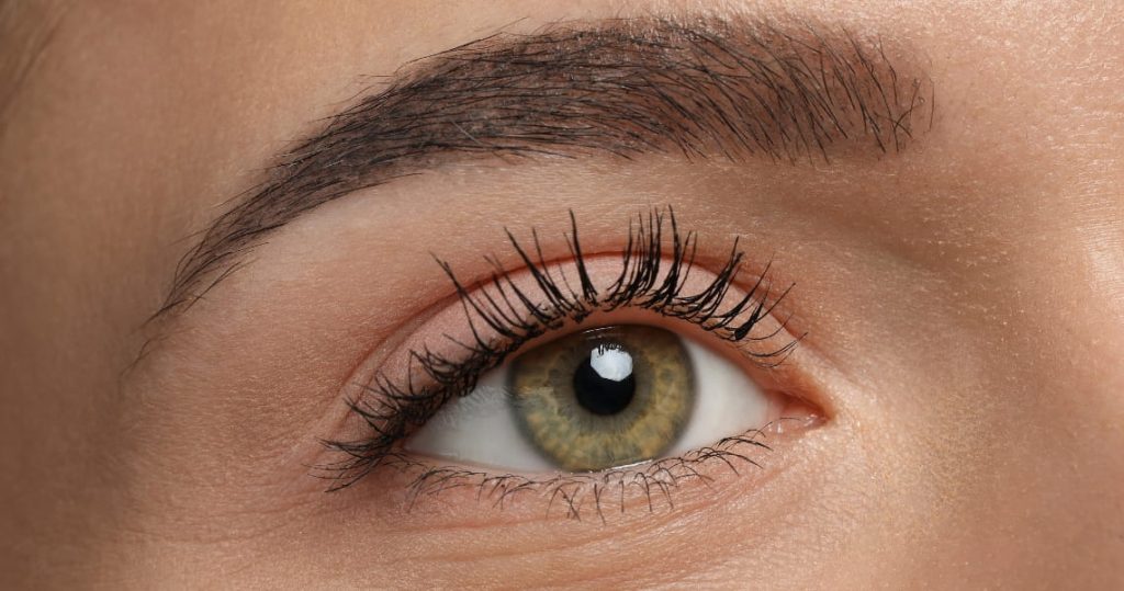 Corregir cejas despobladas con micropigmentación