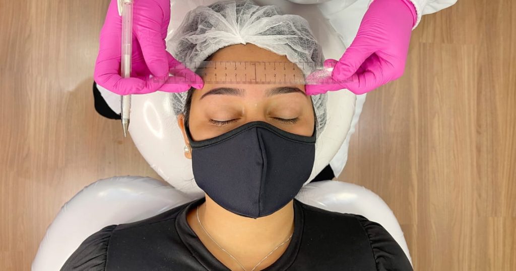 Corregir cejas despobladas con micropigmentación