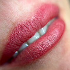 Técnica de micropigmentación de labios en Santander